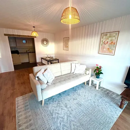 Sunny 1 Bedroom Apartment, Ocean House, East Wittering Exterior photo