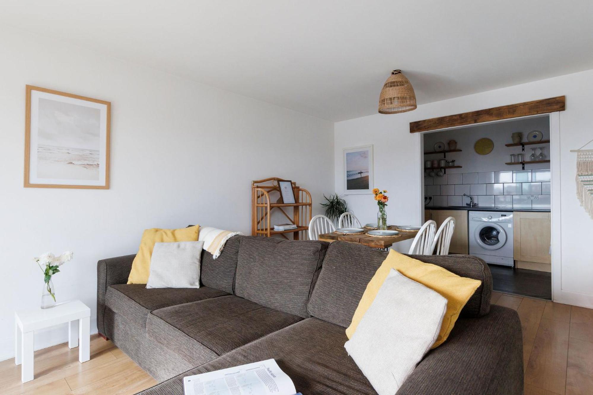 Sunny 1 Bedroom Apartment, Ocean House, *