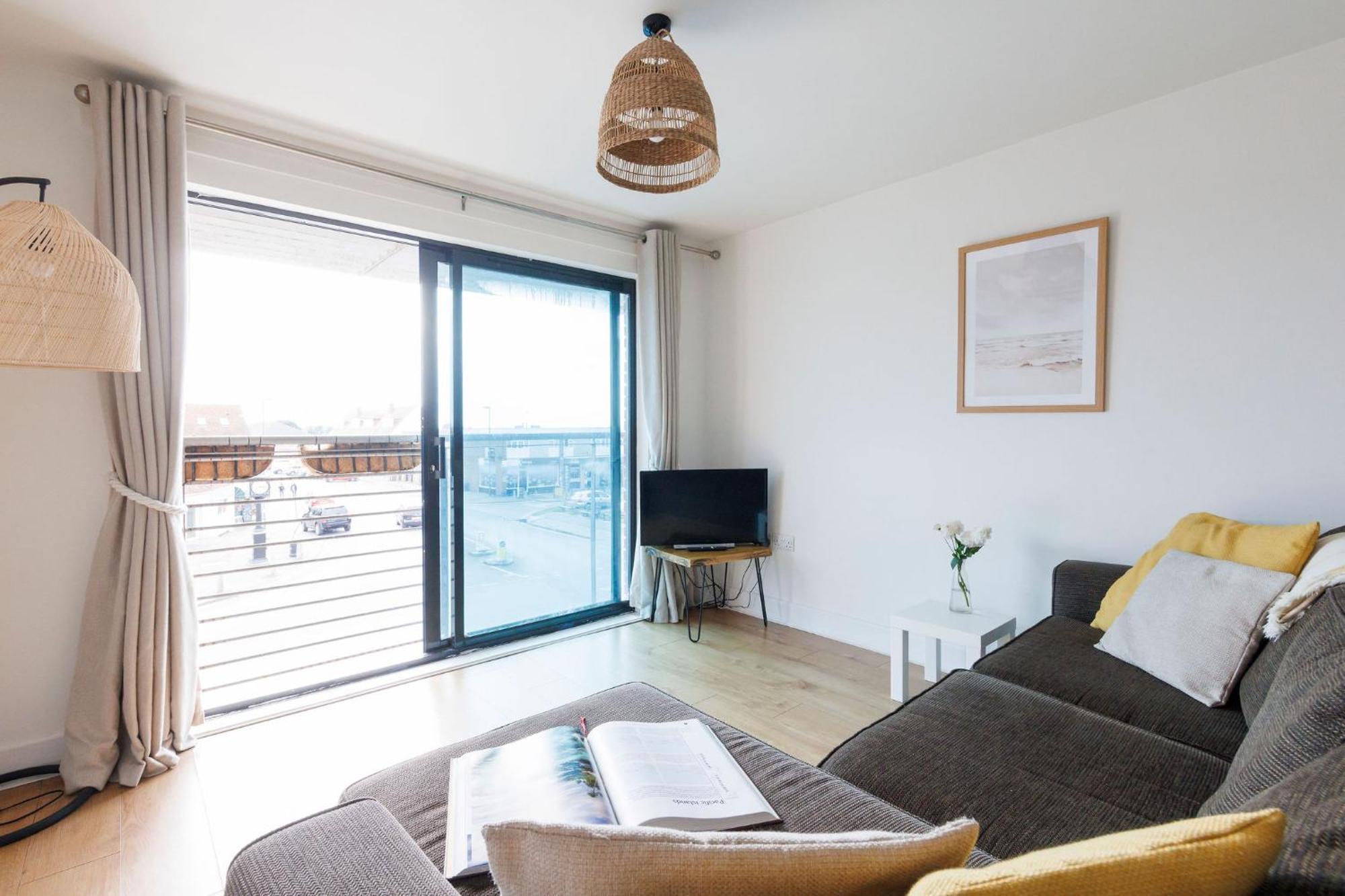 Apartment Sunny 1 Bedroom Apartment, Ocean House, *